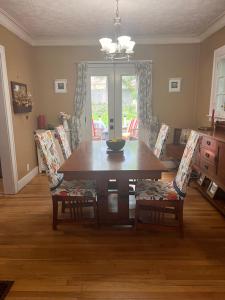 Χώρος καθιστικού στο Cozy Cape Cod