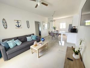 a living room with a couch and a table at Chelsie 3 vista piscina in Bayahibe