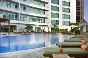 Bazén v ubytování TIME Oak Hotel & Suites nebo v jeho okolí
