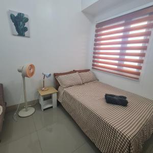 Postel nebo postele na pokoji v ubytování HOMELY @ Green 2 Residences SMDC DLSUMC