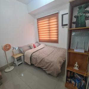 Postel nebo postele na pokoji v ubytování HOMELY @ Green 2 Residences SMDC DLSUMC