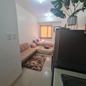Posezení v ubytování HOMELY @ Green 2 Residences SMDC DLSUMC