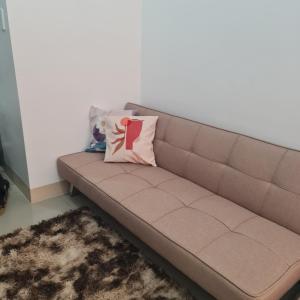 Posezení v ubytování HOMELY @ Green 2 Residences SMDC DLSUMC