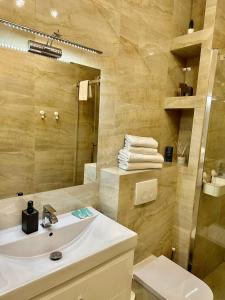 Ένα μπάνιο στο 2-bedroom Apartament Warszawa Praga