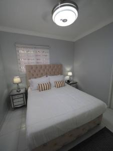 Postel nebo postele na pokoji v ubytování Villa Torres Luxury Apartment