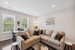 Gallery image of Spacious 3Bedroom Duplex with Rooftop Deck! in Washington