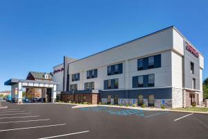a rendering of a hotel with a parking lot at Hampton Inn Cincinnati Airport-North in Hebron