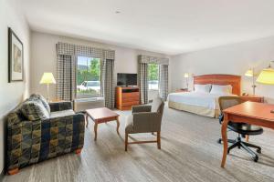 a hotel room with a bed and a desk at Hampton Inn & Suites Mystic in Mystic +27 photos