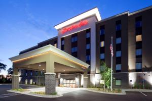 a rendering of the front of a hotel at Hampton Inn Minneapolis-Roseville,MN in Roseville