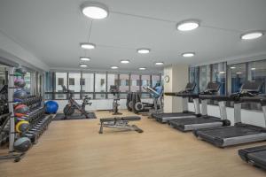 Fitness centrum a/nebo fitness zařízení v ubytování The Marquette Hotel, Curio Collection by Hilton