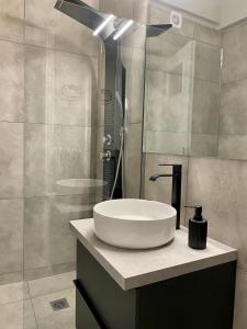 Kúpeľňa v ubytovaní Cozy apartment in Kolonaki Athens - Sleeps 5