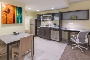 a kitchen with a table and chairs in a room at Home2 Suites Kansas City Downtown in Kansas City