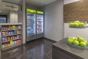 Supermarket nebo jiné obchody v  hotelu nebo okolí
