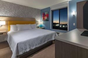 Postel nebo postele na pokoji v ubytování Home2 Suites by Hilton Kingman