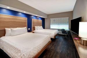 Tru By Hilton Raleigh Durham Airport客房内的一张或多张床位