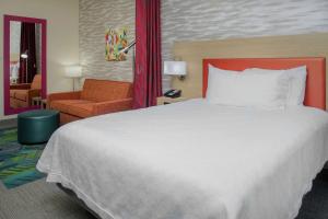 Postel nebo postele na pokoji v ubytování Home2 Suites By Hilton Fort Collins + 17 fotografií