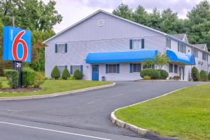 a building with a no parking sign in front of it at Motel 6 Bethel, CT - Danbury in Bethel