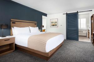 The Hadsten Solvang, Tapestry Collection by Hilton客房内的一张或多张床位