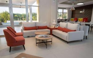 Posezení v ubytování Super 8 by Wyndham Manzanillo