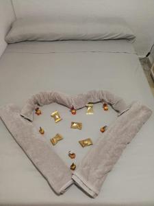 a bed with a heart made out of gold items at Habitacion en Castilleja de la Cuesta in Castilleja de la Cuesta