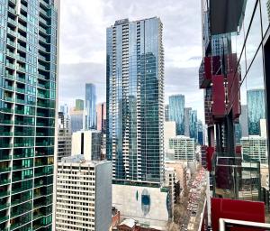 Blick auf die Skyline der Stadt mit hohen Gebäuden in der Unterkunft Readyset Apartments at Manhattan in Melbourne