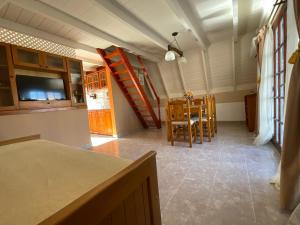 TV a/nebo společenská místnost v ubytování ALPINA Cabaña de Mar - Puerto Madryn