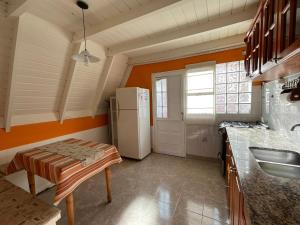 Kuchyň nebo kuchyňský kout v ubytování ALPINA Cabaña de Mar - Puerto Madryn + 7 fotografií