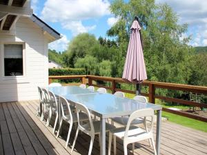 Balkoni atau teres di Holiday Home in Jupille near Forest Trails