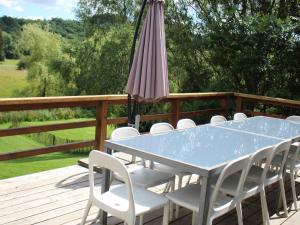 Taman di luar Holiday Home in Jupille near Forest Trails