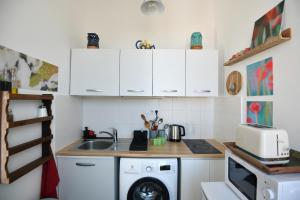 a small kitchen with a sink and a microwave at Appart 1 ch clim - 50m des plages et des Calanques in Marseille