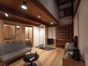 Svetainės erdvė apgyvendinimo įstaigoje NIPPONIA HOTEL 伊賀上野 城下町