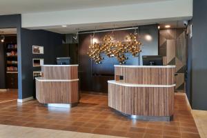 a lobby with a chandelier and two reception desks at Courtyard Chicago Lincolnshire in Lincolnshire