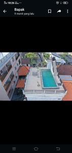 a picture of a swimming pool on top of a building at Apartment Wayan in Canggu