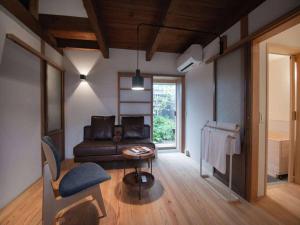 Svetainės erdvė apgyvendinimo įstaigoje NIPPONIA HOTEL 伊賀上野 城下町