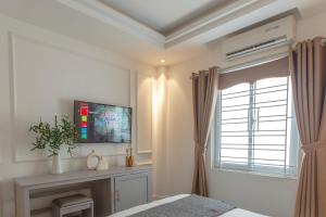 Televiisor ja/või meelelahutuskeskus majutusasutuses Keypad Hotel - 87 Nguyễn Khang