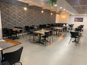 Restoran ili drugo mesto za obedovanje u objektu Spirit of Herzl Hotel