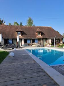 a house with a swimming pool and a building at Léalie in Gonneville-sur-Honfleur