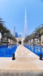 Bazén v ubytování Unique Holiday home stay at Dubai Mall, Burj Khalifa & Palace nebo v jeho okolí