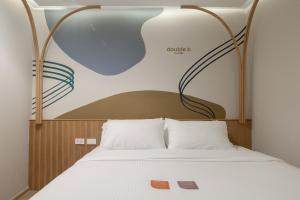 Double B Hostel客房内的一张或多张床位