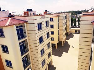 una vista aérea de los edificios de una ciudad en Bliss homestay apartment with swimming pool en Mtwapa