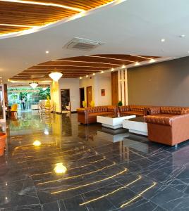a lobby with couches and tables in a building at SPT Clarks Inn Suite, Mandi in Pāndoh