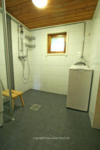 Kylpyhuone majoituspaikassa Log House Siesta