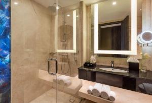 Bagno di DoubleTree by Hilton Surabaya