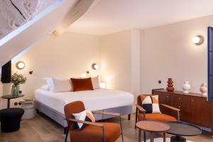 Postel nebo postele na pokoji v ubytování Hotel Chavanel + 35 fotografií