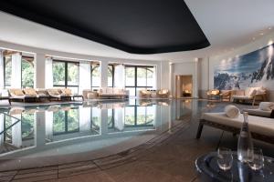 a living room with a large pool in the middle of it at Hôtel Royal in Évian-les-Bains