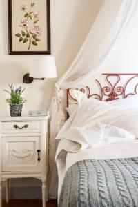 A bed or beds in a room at Casavilla Rentals by Torre a Cona