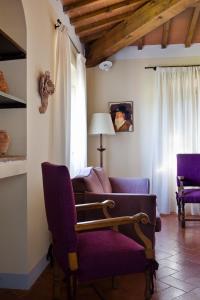 A seating area at Casavilla Rentals by Torre a Cona