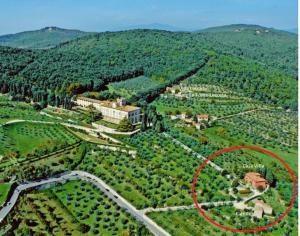 an aerial view of a house with a red circle at Casavilla Rentals by Torre a Cona in Rignano sullʼArno