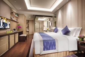 Tempat tidur dalam kamar di Ascott Heng Shan Shanghai