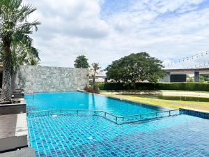 สระว่ายน้ำที่อยู่ใกล้ ๆ หรือใน Herma Hotel